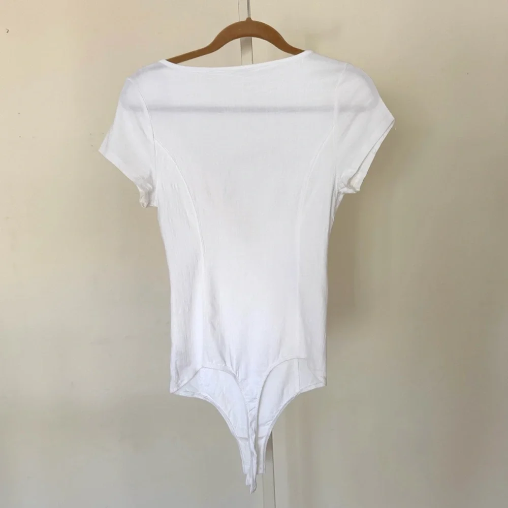 Free People White Bodysuit EUC Intimately Deep Conversations S/S v neck Size M - Picture 6 of 8